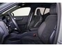 Volvo XC40 Extended Range Ultimate 82 kWh - IntelliSafe Assist & Surround - 360º Camera - Harman/Kardon audio - Verwarmde voorstoelen & stuur - Parkeersensoren voor & achter - Elektr. bedienb. voorstoelen met geheugen links - Draadloze tel. lader - Warmtepomp - Extra getint glas - Elektr. inklapbare trekhaak - 20' LMV