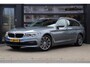 BMW 5-Serie Touring 530d xDrive High Executive | Dealer Onderhouden | Apple Carplay | Pano | Harman/Kardon | Memory | Ambient