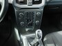 Volvo V40 1.6 T4 Momentum Afneembare Trekhaak, Cruise en Climate Control, Achteruitrijcamera, Bluetooth