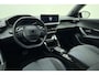 Peugeot 2008 1.2 Hybrid 145 Allure | Climate & Cruise Control | Parkeersensoren voor + achter | AppleCarplay/Android Auto |
