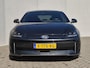 Hyundai Ioniq 6 Lounge AWD 77.4 kWh 325pk Automaat / Accu SOH 100% / Fabrieksgarantie tot 03-2029 / Trekgewicht 1.500 kg / warmtepomp / CCS snellader / Rondomzicht camera / Head Up Display / Bose Audio Systeem / Stuur- en Stoelverwarming / Elektrische achterklep / Adaptief cruise control /