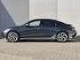 Hyundai Ioniq 6 Lounge AWD 77.4 kWh 325pk Automaat / Accu SOH 100% / Fabrieksgarantie tot 03-2029 / Trekgewicht 1.500 kg / warmtepomp / CCS snellader / Rondomzicht camera / Head Up Display / Bose Audio Systeem / Stuur- en Stoelverwarming / Elektrische achterklep / Adaptief cruise control /
