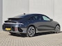 Hyundai Ioniq 6 Lounge AWD 77.4 kWh 325pk Automaat / Accu SOH 100% / Fabrieksgarantie tot 03-2029 / Trekgewicht 1.500 kg / warmtepomp / CCS snellader / Rondomzicht camera / Head Up Display / Bose Audio Systeem / Stuur- en Stoelverwarming / Elektrische achterklep / Adaptief cruise control /