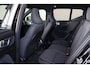 Volvo EX40 Performance Ultra Black Edition 82 kWh - Panorama/schuifdak - IntelliSafe Assist & Surround - 360º Camera - Harman/Kardon audio - Verwarmde voorstoelen, stuur & achterbank - Parkeersensoren voor & achter - Elektr. bedienb. voorstoelen met geheugen links - Draadloze tel. lader - Warmtepomp - Extra getint glas - Elektr. inklapbare trekhaak - 20' LMV