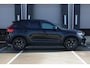 Volvo XC40 B4 Automaat Plus Black Edition | Verwarmbare voorstoelen | Verwarmbaar stuurwiel | Premium audio by Harman Kardon | Verwarmbaar voorruit | Panoramadak | Rondom zichtcamera | 20 inch Lichtmetalen velgen | Alarmklasse 3