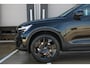 Volvo XC40 B4 Automaat Plus Black Edition | Verwarmbare voorstoelen | Verwarmbaar stuurwiel | Premium audio by Harman Kardon | Verwarmbaar voorruit | Panoramadak | Rondom zichtcamera | 20 inch Lichtmetalen velgen | Alarmklasse 3