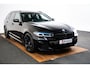 BMW 5-Serie Touring 530e xDrive M Sport - Trekhaak - Panoramdak - Multifunctionele voorstoelen - Driving Assistant Professional - Head up - Harman Kardon - Verwarmde voor/achter stoelen - BMW Laserlight -