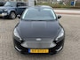Ford Focus 1.0 Ecoboost Titanium | 100pk | Trekhaak | Cruise control | 17 inch velgen | Voorruit verwarming | Parkeersensoren Achter
