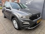 Volkswagen T-Roc 1.5 TSI Style Carplay   Adapt.cruise  PDC  12 mnd. Bovag garantie