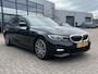 BMW 3-Serie Touring 318i 2.0 M-Sport Business Edition Navigatie Trekhaak Sporstoelen Camera Carplay Life Cockpit Extra Getint Glas NL Auto