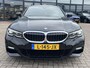 BMW 3-Serie Touring 318i 2.0 M-Sport Business Edition Navigatie Trekhaak Sporstoelen Camera Carplay Life Cockpit Extra Getint Glas NL Auto