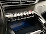 Peugeot 3008 1.2 PureTech GT Line (PANORAMADAK, APPLE CARPLAY, GROOT NAVI, 360 CAMERA, LEDER, TREKHAAK, SPORTSTOELEN, KEYLESS, GETINT GLAS, NIEUWSTAAT)