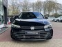 Volkswagen Passat Variant 1.5 eHybrid 204pk DSG Business / Zwenkbare Trekhaak / Voorstoelen Verwarmbaar + Massagefunctie / Head-updisplay / 17'' LMV