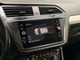 Volkswagen Tiguan 1.4 TSI Highline Sport 150Pk Automaat (PANORAMADAK, APPLE CARPLAY, GROOT NAVI, KEYLESS, STOELVERWARMING, ALCANTARA, PARKEERSENSOREN, GETINT GLAS, NIEUWE APK, NIEUWSTAAT)