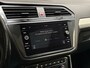 Volkswagen Tiguan 1.4 TSI Highline Sport 150Pk Automaat (PANORAMADAK, APPLE CARPLAY, GROOT NAVI, KEYLESS, STOELVERWARMING, ALCANTARA, PARKEERSENSOREN, GETINT GLAS, NIEUWE APK, NIEUWSTAAT)