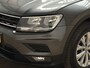 Volkswagen Tiguan 1.4 TSI Highline Sport 150Pk Automaat (PANORAMADAK, APPLE CARPLAY, GROOT NAVI, KEYLESS, STOELVERWARMING, ALCANTARA, PARKEERSENSOREN, GETINT GLAS, NIEUWE APK, NIEUWSTAAT)