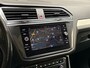 Volkswagen Tiguan 1.4 TSI Highline Sport 150Pk Automaat (PANORAMADAK, APPLE CARPLAY, GROOT NAVI, KEYLESS, STOELVERWARMING, ALCANTARA, PARKEERSENSOREN, GETINT GLAS, NIEUWE APK, NIEUWSTAAT)