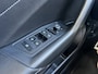 Volkswagen T-Roc 1.5 TSI 150pk DSG R-Line / Black style / Afneembare Trekhaak / Voorstoelen Verwarmbaar / App. Connect / 18'' LMV