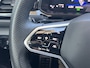 Volkswagen T-Roc 1.5 TSI 150pk DSG R-Line / Black style / Afneembare Trekhaak / Voorstoelen Verwarmbaar / App. Connect / 18'' LMV