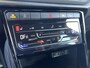 Volkswagen T-Roc 1.5 TSI 150pk DSG R-Line / Black style / Afneembare Trekhaak / Voorstoelen Verwarmbaar / App. Connect / 18'' LMV