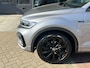 Volkswagen T-Roc 1.5 TSI 150pk DSG R-Line / Black style / Afneembare Trekhaak / Voorstoelen Verwarmbaar / App. Connect / 18'' LMV