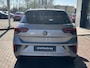 Volkswagen T-Roc 1.5 TSI 150pk DSG R-Line / Black style / Afneembare Trekhaak / Voorstoelen Verwarmbaar / App. Connect / 18'' LMV