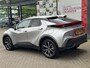Toyota C-HR / C-HR+ 1.8 HYBRID 140 FIRST-EDITION ANDROID/APPLE STOEL/STUURVERW. P-SENSOREN EL-ACHTERKLEP DODEHOEK NAVI