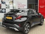 Toyota C-HR / C-HR+ 2.0 HYBRID 184PK DYNAMIC NAVI CAMERA KEYLESS BLISS AD-CRUISE CHROME-PACK 18"LMV PRIVACY-GLASS PARK-SENSOREN
