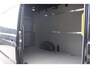 Volkswagen Crafter 35 2.0 TDI L3H3 140PK AUT. LED, TREKHAAK, BETIMMERING, STOELVERWARMING, GEVEERDE ERGO COMFORT STOEL, CAMERA, NAVI, CRUISE, AIRCO, CARPLAY, PARKEERSENSOREN, MF STUURWIEL