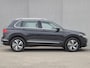 Volkswagen Tiguan 1.4 TSI eHybrid Elegance Automaat / Wegklapbare Trekhaak / Winter-pakket / Trekgewicht 1.800 kg / Stuur- en Stoelverwarming / Voorstoelen met massage functie / Adaptief cruise control / Apple Carplay Android / Achteruitrijcamera /
