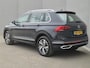 Volkswagen Tiguan 1.4 TSI eHybrid Elegance Automaat / Wegklapbare Trekhaak / Winter-pakket / Trekgewicht 1.800 kg / Stuur- en Stoelverwarming / Voorstoelen met massage functie / Adaptief cruise control / Apple Carplay Android / Achteruitrijcamera /