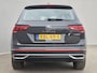Volkswagen Tiguan 1.4 TSI eHybrid Elegance Automaat / Wegklapbare Trekhaak / Winter-pakket / Trekgewicht 1.800 kg / Stuur- en Stoelverwarming / Voorstoelen met massage functie / Adaptief cruise control / Apple Carplay Android / Achteruitrijcamera /