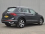 Volkswagen Tiguan 1.4 TSI eHybrid Elegance Automaat / Wegklapbare Trekhaak / Winter-pakket / Trekgewicht 1.800 kg / Stuur- en Stoelverwarming / Voorstoelen met massage functie / Adaptief cruise control / Apple Carplay Android / Achteruitrijcamera /