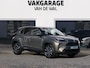 Toyota Yaris Cross 1.5 Hybrid Team Deutschland | Groot multimediascherm | Apple-/Android Carplay | Achteruitrijcamera | Stuur-/Stoelverwarming | Dodehoek detectie | ACC | Draadloze telefoonlader | Parkeersensor V+A