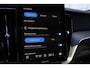 Volvo XC60 T6 Plus Black Edition Recharge Plug-In Hybrid AWD | Harman Kardon | Head Up Display | BLIS | Trekhaak | Lane Assist |