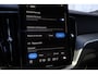 Volvo XC60 T6 Plus Black Edition Recharge Plug-In Hybrid AWD | Harman Kardon | Head Up Display | BLIS | Trekhaak | Lane Assist |
