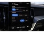 Volvo XC60 T6 Plus Black Edition Recharge Plug-In Hybrid AWD | Harman Kardon | Head Up Display | BLIS | Trekhaak | Lane Assist |