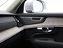 Volvo XC90 2.0 T8 Plug-in hybrid AWD Ultra Bright / Luchtvering / Head-Up Display / Stoelventilatie / Stoelmassage / 360 camera /Stuurwiel-, stoel- & achterbankverwarming / Pano. dak / Harman Kardon Audio / Elektr. stoelverstelling