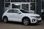 Volkswagen T-Roc 1.5 TSI 150PK R-LINE, Apple Carplay/ Android Auto, All Season Banden, etc.