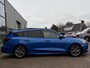 Ford Focus Wagon 1.0 EcoBoost Hybrid ST Line X 155PK Automaat Afn. Trekhaak Panodak Winterpack Adaptieve Cruise Camera Blind-Spot Parkeersensoren Keyless B&O Full-LED Climate *1500KG Trekgewicht*