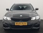 BMW 3-Serie Touring 330e M Sport PHEV 293pk Dealer O.H. | Trekhaak Af Fabriek | Head Up | Adaptive Cruise | Laser LED | Harman / Kardon | Camera | Adaptief Onderstel | Alcantara Sportstoelen Verwarmd | Keyless | Blis | Sfeerverlichting | Dravitgrau metallic | Plug In Hybrid