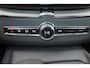 Volvo XC60 T6 Plug-in hybrid AWD Essential Edition Bright Panorama/schuifdak - IntelliSafe Assist - Parkeercamera achter - Verwarmde voorstoelen, stuur & achterbank - Parkeersensoren voor & achter - Draadloze tel. lader - Standkachel - Elektr. inklapbare trekhaak - 18' LMV