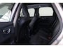Volvo XC60 T6 Plug-in hybrid AWD Essential Edition Bright Panorama/schuifdak - IntelliSafe Assist - Parkeercamera achter - Verwarmde voorstoelen, stuur & achterbank - Parkeersensoren voor & achter - Draadloze tel. lader - Standkachel - Elektr. inklapbare trekhaak - 18' LMV