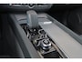 Volvo XC60 T6 Plug-in hybrid AWD Essential Edition Bright Panorama/schuifdak - IntelliSafe Assist - Parkeercamera achter - Verwarmde voorstoelen, stuur & achterbank - Parkeersensoren voor & achter - Draadloze tel. lader - Standkachel - Elektr. inklapbare trekhaak - 18' LMV