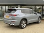 Mitsubishi Outlander 2.4 PHEV Instyle DEMO ( beschikbaar per 09-2026 ) | Lederen bekleding | Elektrisch verstelbare voorstoelen | Verwarmbare stoelen voor- en achter | Elektrisch panoramadak | 3-zone Climate Control | 8 jaar fabrieksgarantie