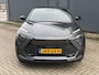 Toyota C-HR / C-HR+ 1.8 Hybrid 140 First Edition / Fabrieksgarantie tot 10 jaar mogelijk / Stuur-, stoel- en voorruitverwarming / Navigatie / Camera / Climate Control / Apple Carplay/Android auto / 18" LM wielen /