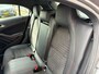 Mercedes-Benz A-klasse 180 Ambition / AMG / Cruise Controle / Airco / Stoelverwarming / Navigatie