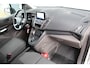 Ford Transit Connect 1.5-120pk EcoBlue L2 Trend / 8traps-AUTOMAAT ! Erg nette Ford Transit Connect, laadruimte v.v. van een praktisch inbouw. Autm. airco dual, 3-zits, metallic lak, pdc v+a, Apple carplay, schuifdeur li+re, navigatie, cruise cntrl, stoelverwarming, camera etc.
