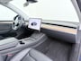 Tesla Model Y RWD 300pk Trekhaak SOH 92% Warmtepomp LFP-Accu Leer Lmv Camera's Panoramadak Adap.Cruise Navi Ecc Autopilot Stoel+Stuur+Achterbank Verwarming Elek.Achterklep Dodehoek detector Draadloze telefoonlader 1e Eigenaar 1.600KG Trekgewicht Fabrieksgarantie op Motor en Accu tot 22-04-2032/160.000km
