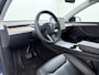 Tesla Model Y RWD 300pk Trekhaak SOH 92% Warmtepomp LFP-Accu Leer Lmv Camera's Panoramadak Adap.Cruise Navi Ecc Autopilot Stoel+Stuur+Achterbank Verwarming Elek.Achterklep Dodehoek detector Draadloze telefoonlader 1e Eigenaar 1.600KG Trekgewicht Fabrieksgarantie op Motor en Accu tot 22-04-2032/160.000km